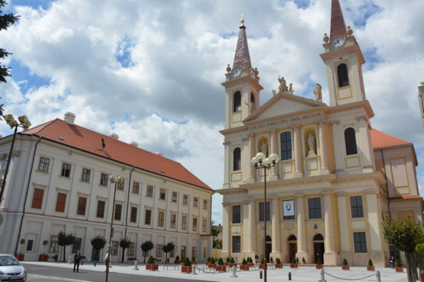 A szombathelyi székesegyház Magyarország harmadik legnagyobb temploma.